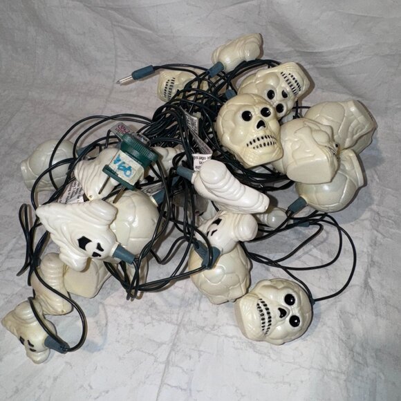 Vintage Halloween 32 Ghost & Skulls Blow Mold String Lights - Picture 1 of 8